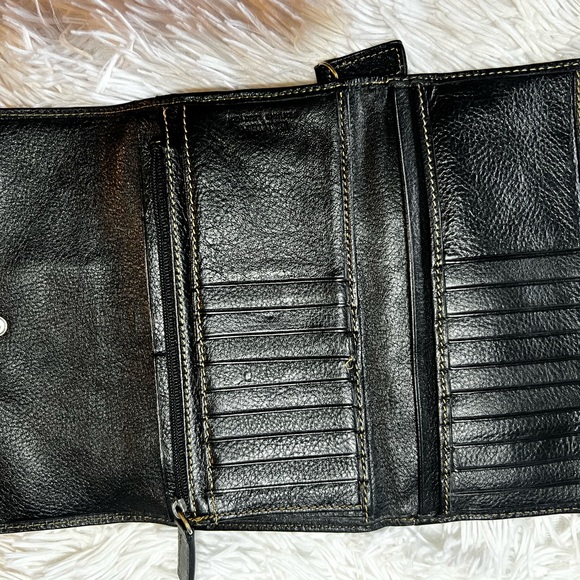 Danier genuine leather wallet - Picture 6 of 8